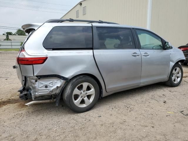 2017 Toyota Sienna LE