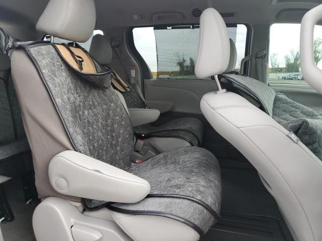 2018 Toyota Sienna XLE