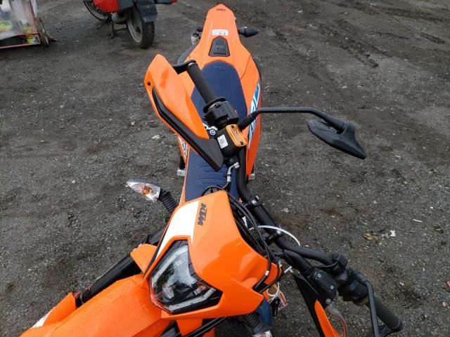 2024 KTM 690 SMC R