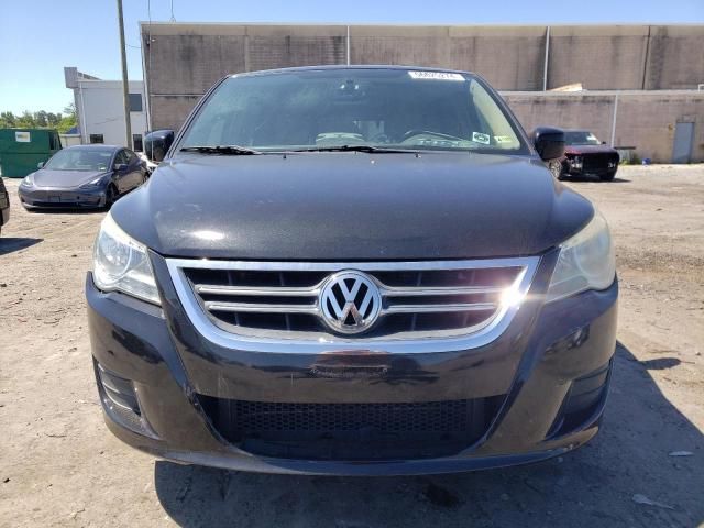 2011 Volkswagen Routan SE