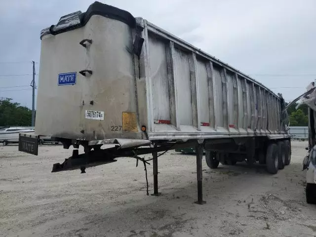 2015 Mate Dump Trailer