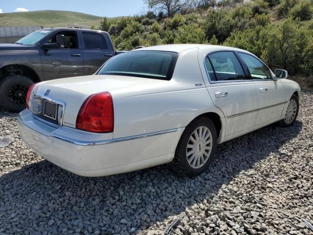 2005 Lincoln Town Car Signature