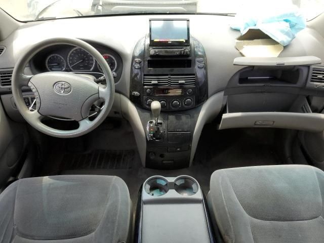 2004 Toyota Sienna CE