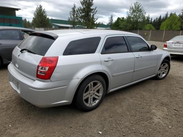 2005 Dodge Magnum SE