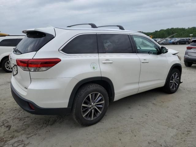 2017 Toyota Highlander SE