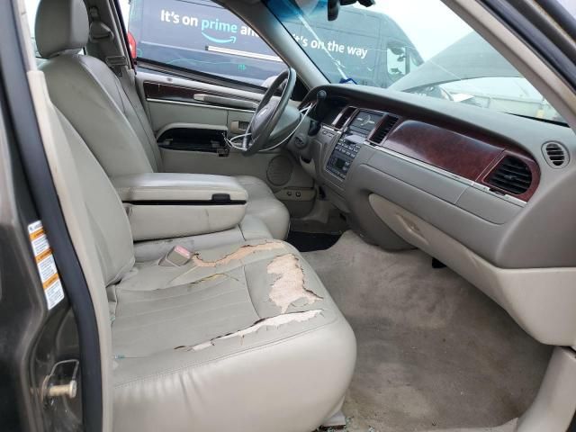 2004 Lincoln Town Car Executive