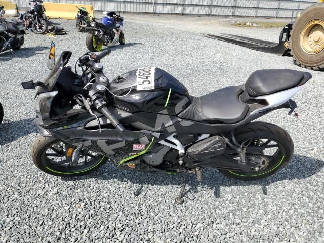 2022 Cf Moto 300SS