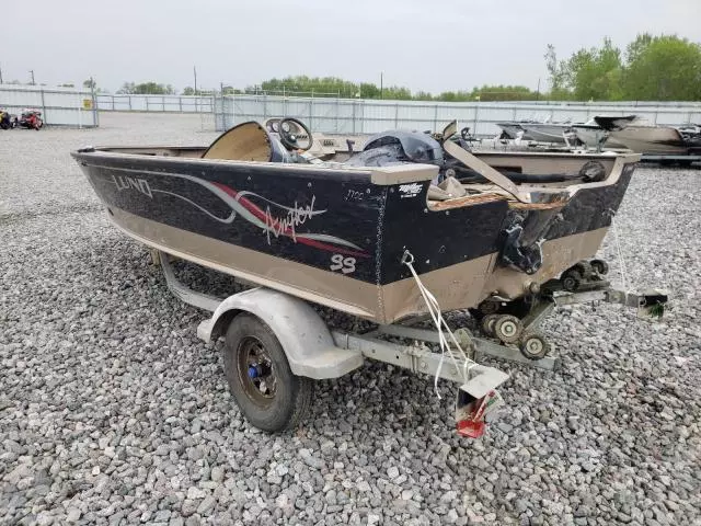 2000 Lund Boat