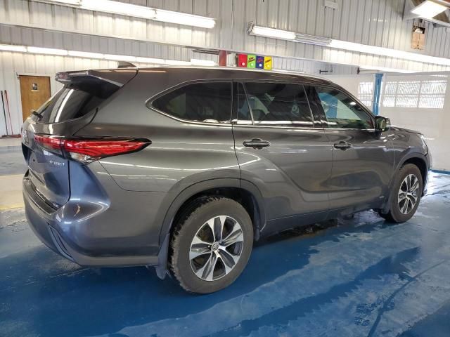 2022 Toyota Highlander Hybrid XLE