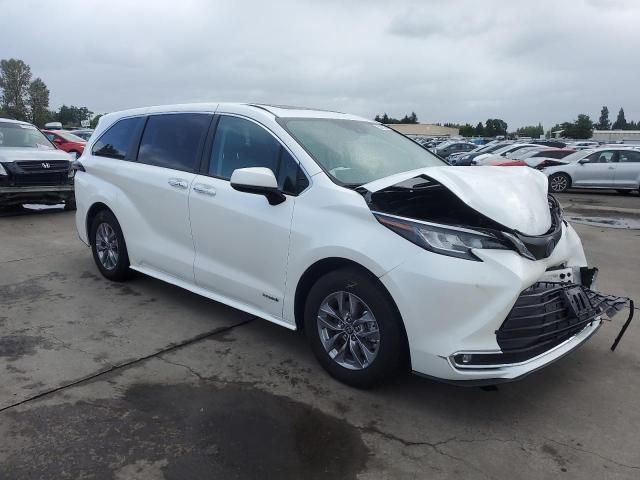 2021 Toyota Sienna XLE