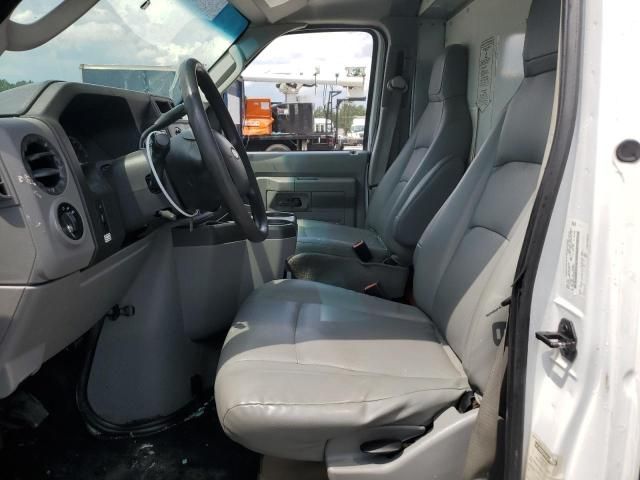 2018 Ford Econoline E350 Super Duty Cutaway Van