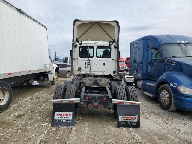 2019 Freightliner Cascadia 126