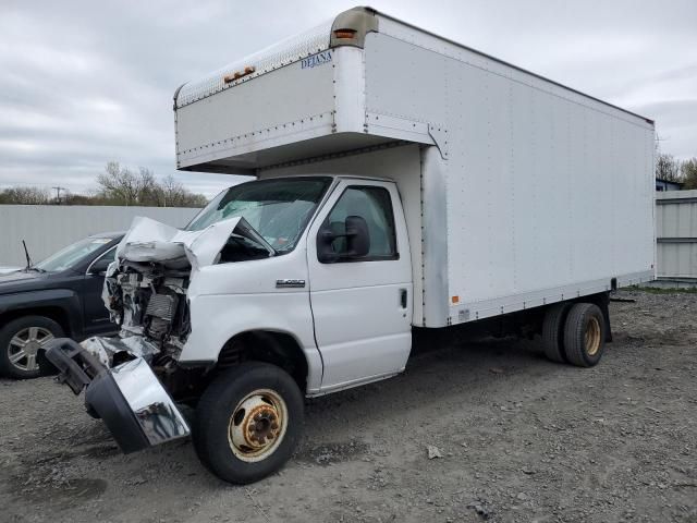 2016 Ford Econoline E450 Super Duty Cutaway Van