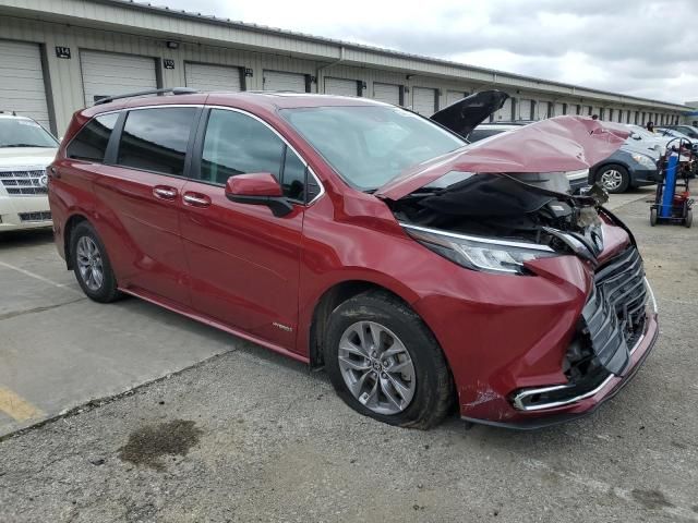 2021 Toyota Sienna XLE