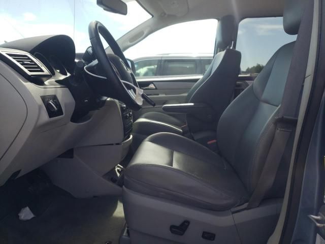 2011 Volkswagen Routan SE