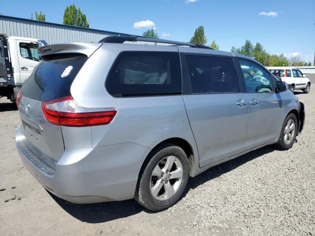 2017 Toyota Sienna LE