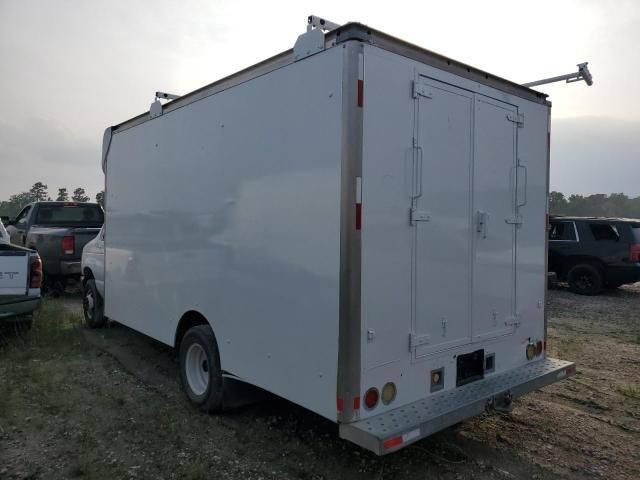 2015 Ford Econoline E450 Super Duty Cutaway Van