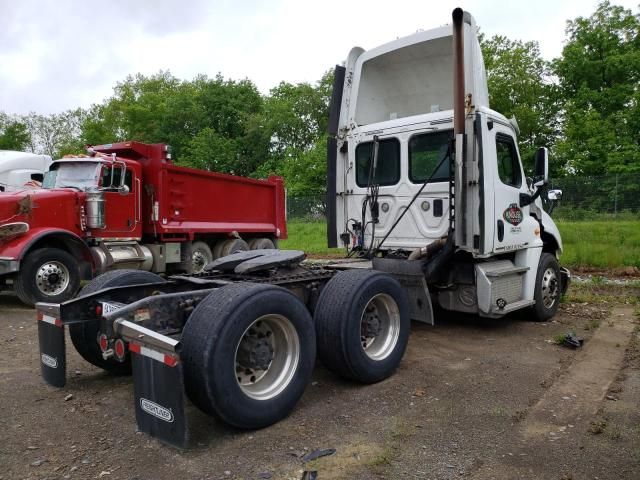 2011 Freightliner Cascadia 125