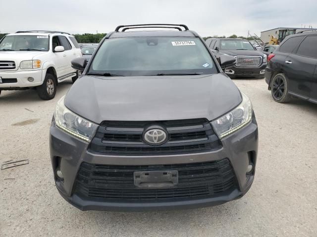 2017 Toyota Highlander SE