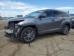 Salvage cars for sale from Copart Woodhaven, MI: 2017 Toyota Highlander SE