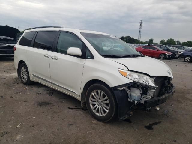 2017 Toyota Sienna XLE