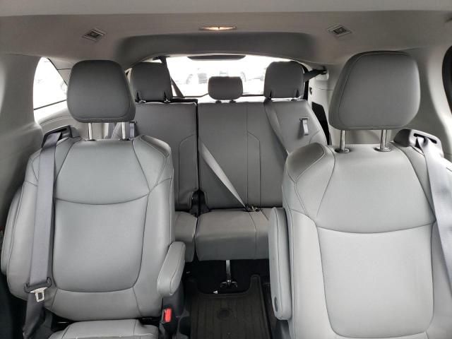 2022 Toyota Sienna XLE