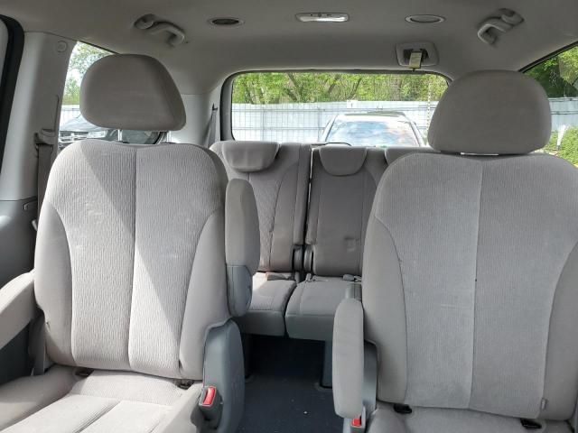 2011 KIA Sedona LX