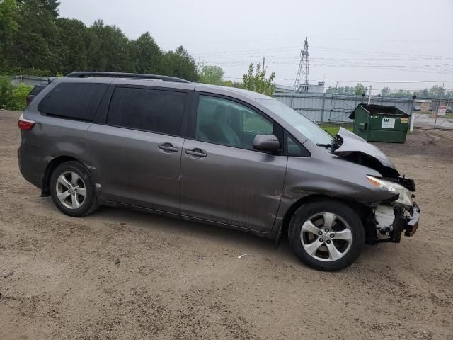 2017 Toyota Sienna LE