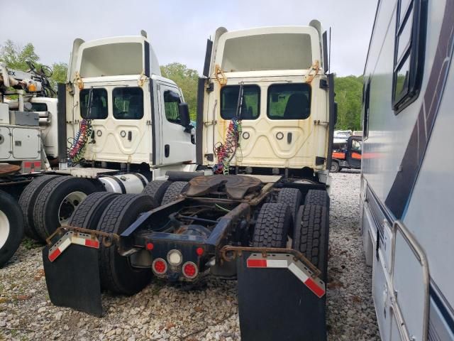 2020 Freightliner Cascadia 126