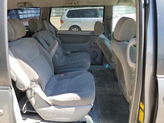 2004 Toyota Sienna CE