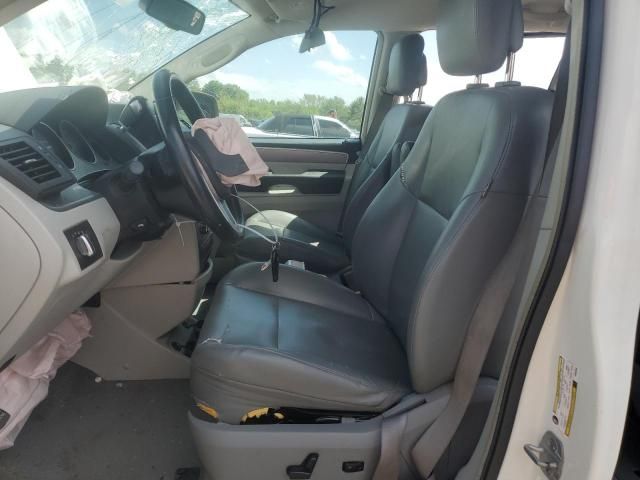 2012 Volkswagen Routan SE