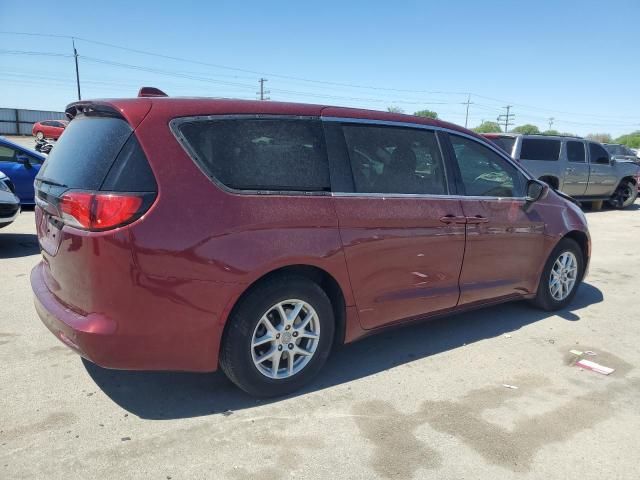 2020 Chrysler Voyager LX