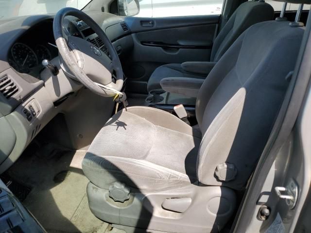 2004 Toyota Sienna CE