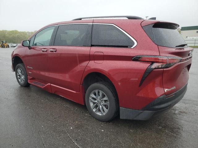 2021 Toyota Sienna XLE