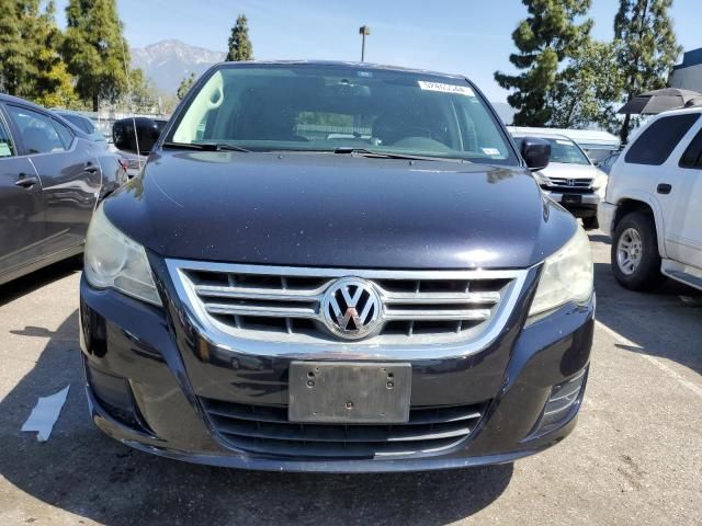 2010 Volkswagen Routan SE