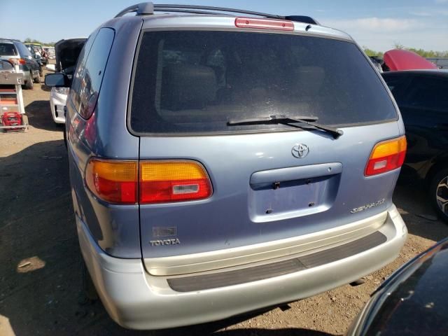 2000 Toyota Sienna LE