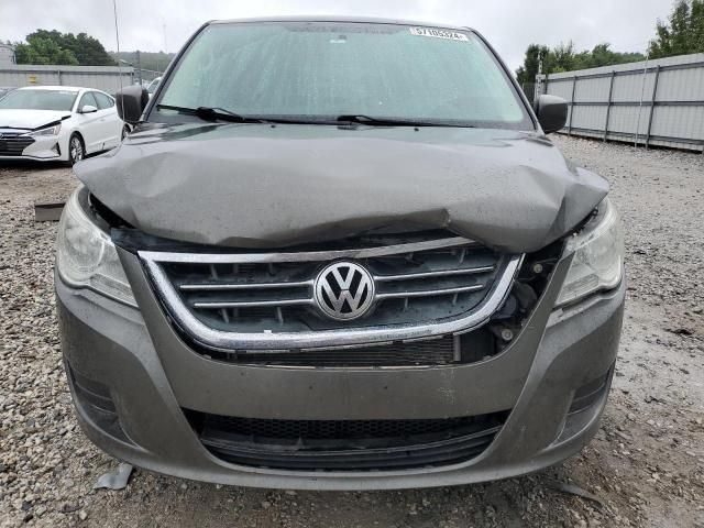 2010 Volkswagen Routan SE