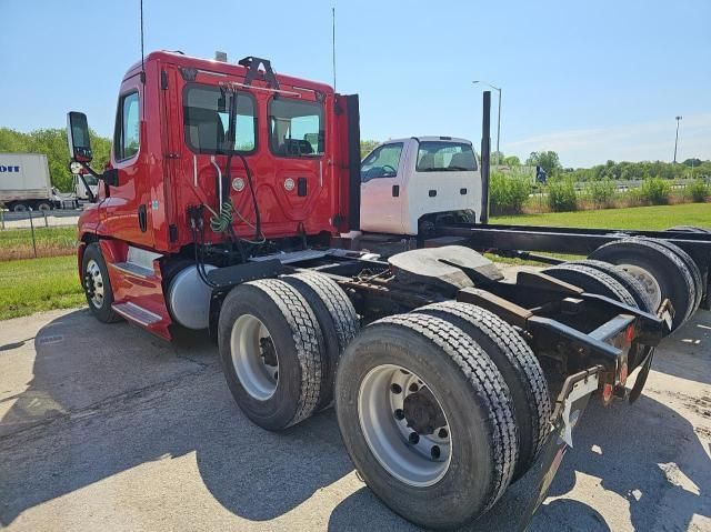 2013 Freightliner Cascadia 125