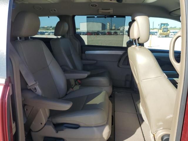 2012 Volkswagen Routan SE