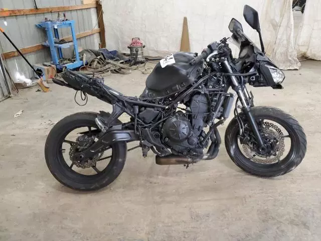 2024 Kawasaki EX650 P