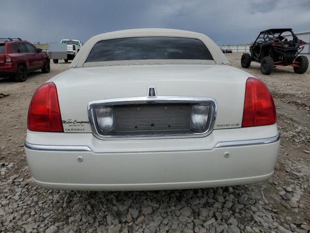 2005 Lincoln Town Car Signature Limited