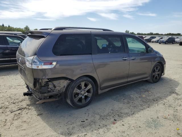 2016 Toyota Sienna SE