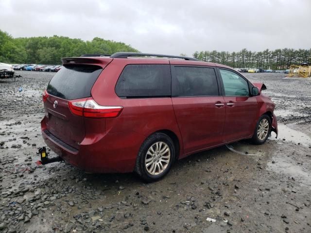 2017 Toyota Sienna XLE