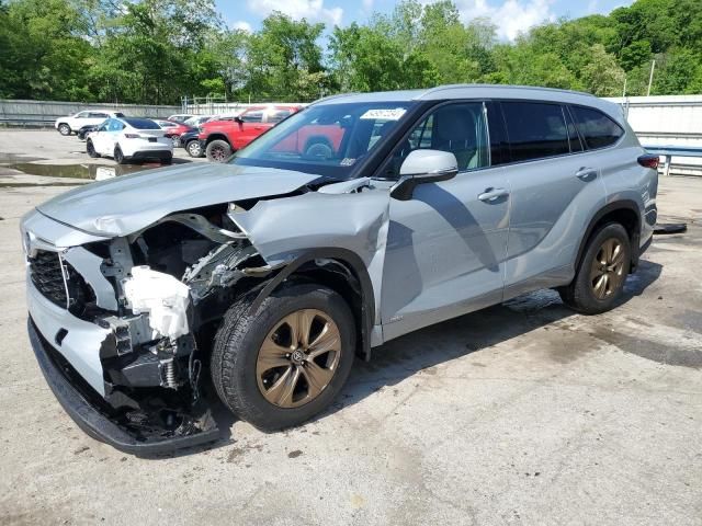 2022 Toyota Highlander Hybrid XLE