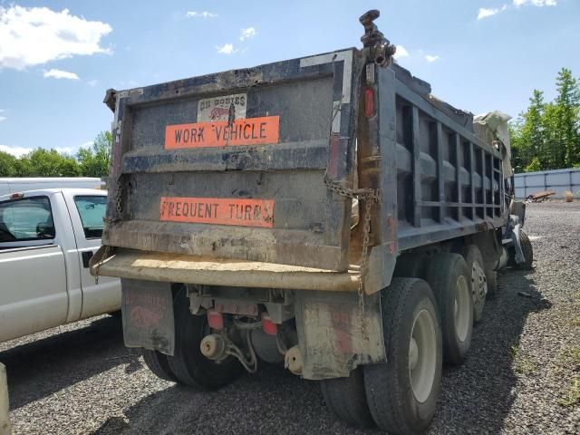 2000 Freightliner Medium Conventional FL112