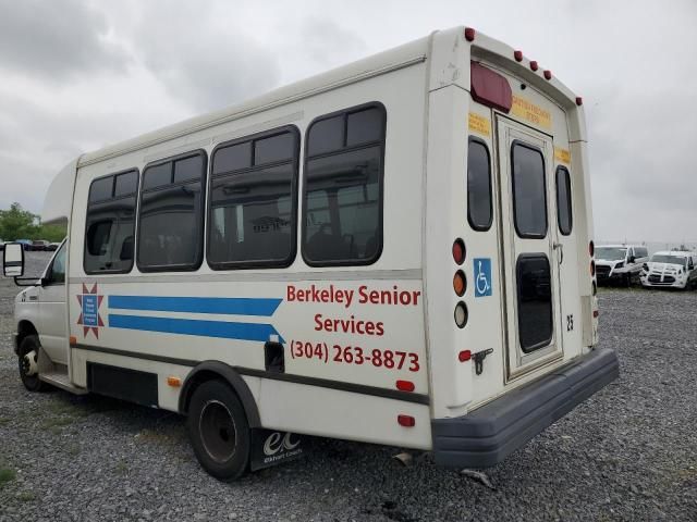 2016 Ford Econoline E450 Super Duty Cutaway Van