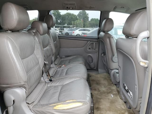 2004 Toyota Sienna CE