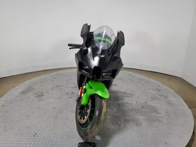 2024 Kawasaki ZX1002 T