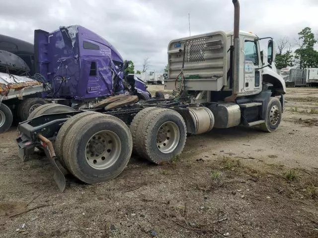 2017 Mack 600 CXU600