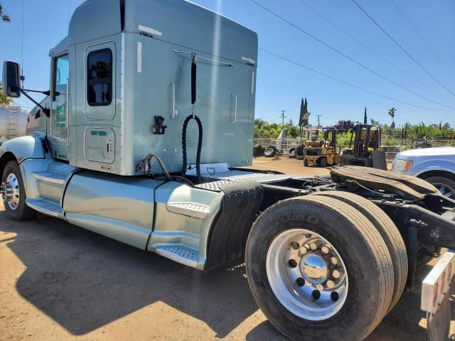 2010 Kenworth Construction T660